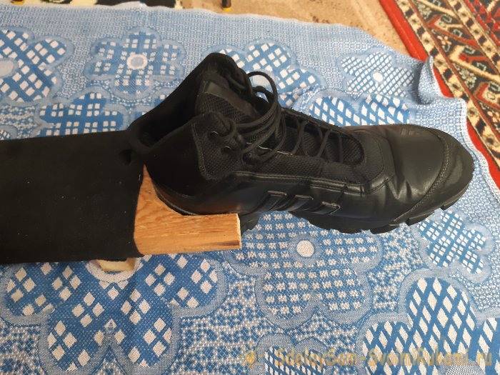 Как сделать приспособление для снятия грязной обуви без помощи рук