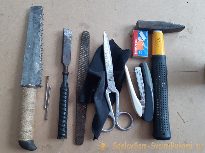 Как сделать приспособление для снятия грязной обуви без помощи рук