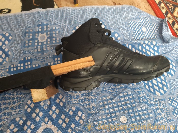 Как сделать приспособление для снятия грязной обуви без помощи рук