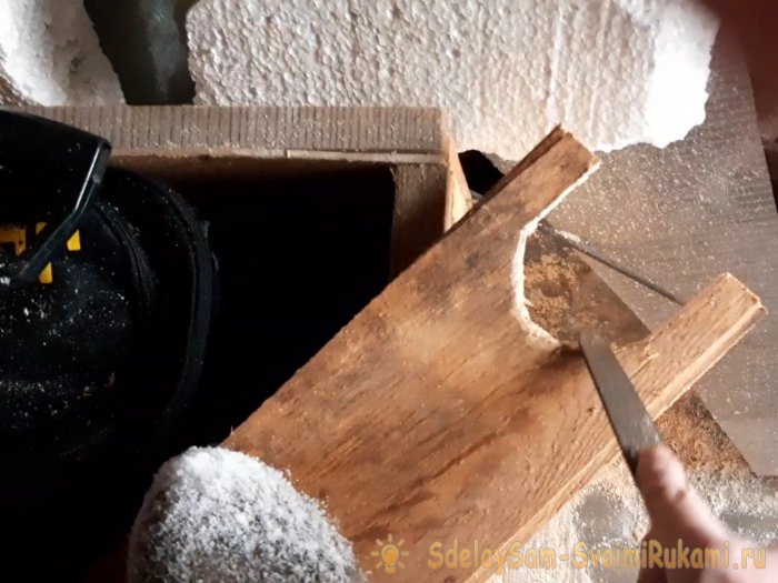 Как сделать приспособление для снятия грязной обуви без помощи рук