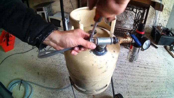 Как сделать пескоструйный аппарат из маленького газового баллона