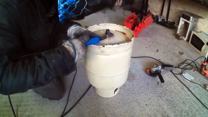 Как сделать пескоструйный аппарат из маленького газового баллона