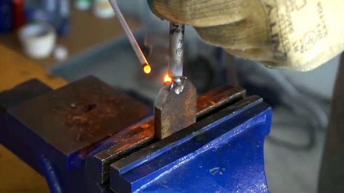 4 самодельных оснастки для перфоратора расширяющие его возможности