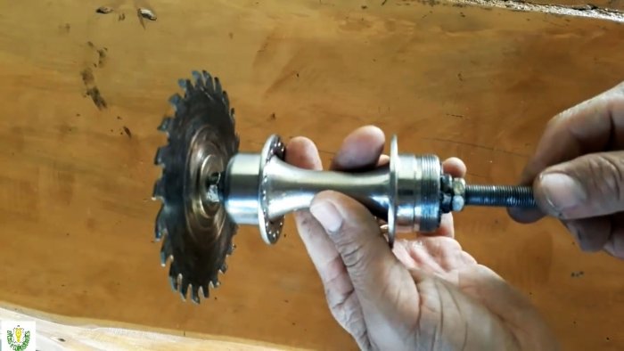 Циркулярный станок из велосипедной втулки и двигателя стиралки