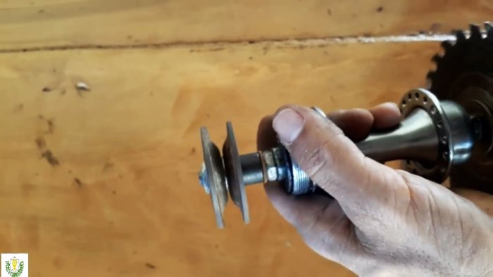 Циркулярный станок из велосипедной втулки и двигателя стиралки