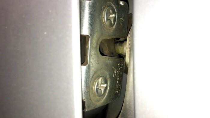 Как поднять просевшую дверь за пару минуту на любом авто