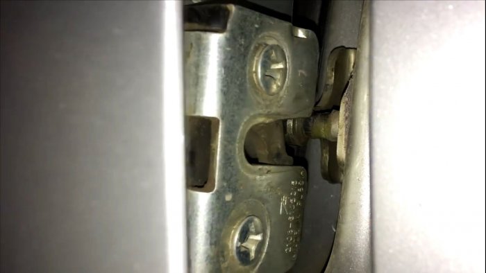 Как поднять просевшую дверь за пару минуту на любом авто