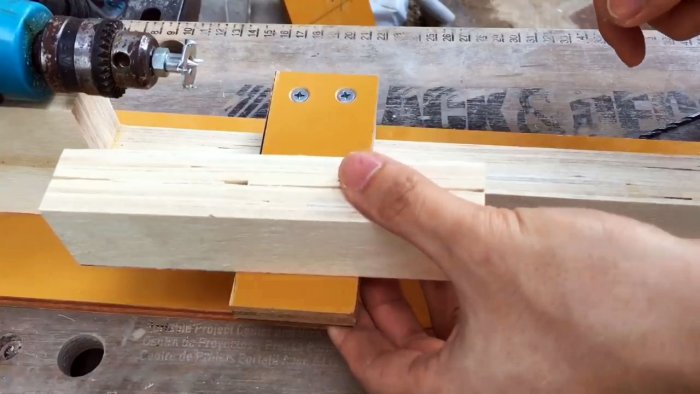 Этот токарный станок из дрели может сделать каждый