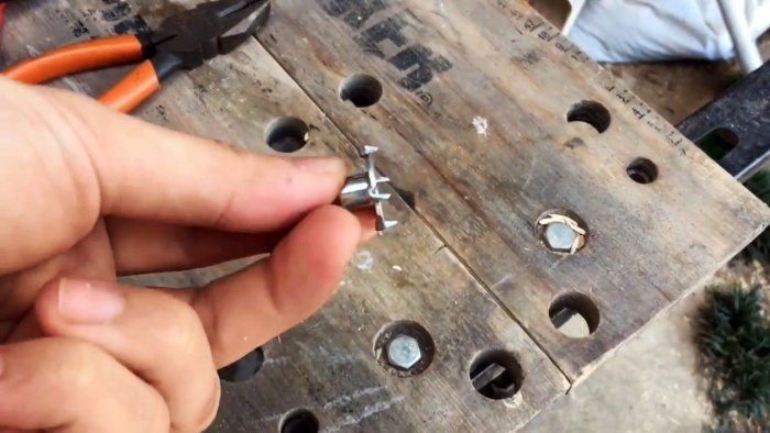 Этот токарный станок из дрели может сделать каждый