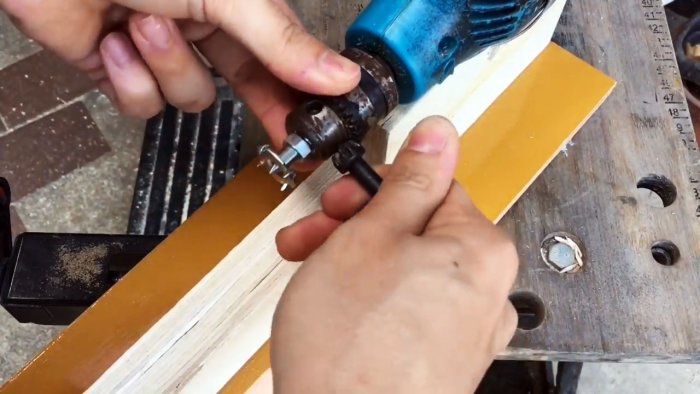 Этот токарный станок из дрели может сделать каждый