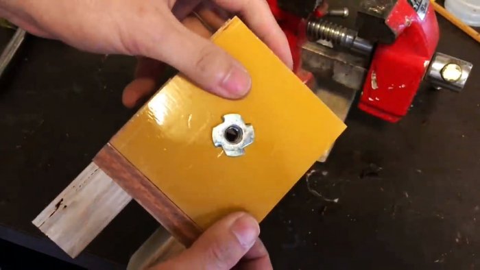 Этот токарный станок из дрели может сделать каждый