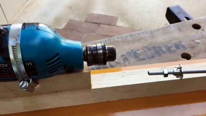 Этот токарный станок из дрели может сделать каждый