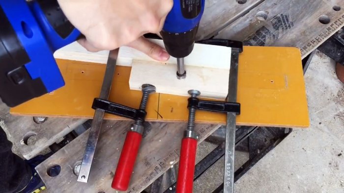 Этот токарный станок из дрели может сделать каждый