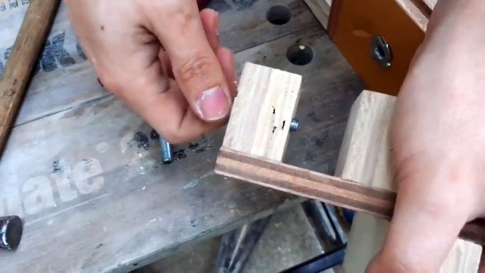 Этот токарный станок из дрели может сделать каждый