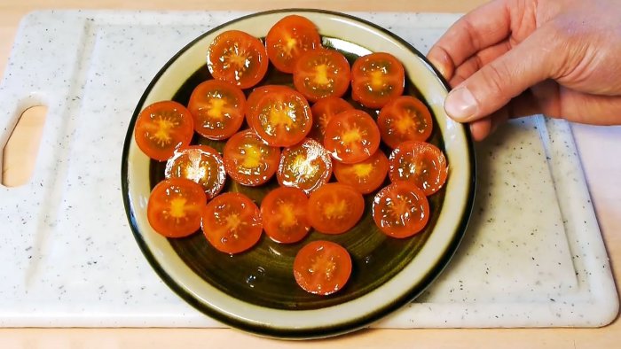 Как разрезать десяток помидор черри одним движением