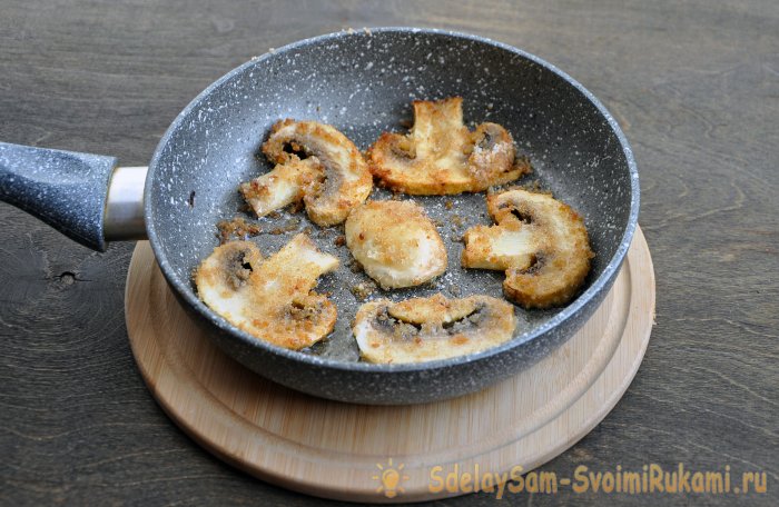 Жареные шампиньоны в хрустящей панировке