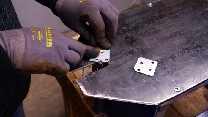 Как сделать простой станок для фигурной резки металла из дрели