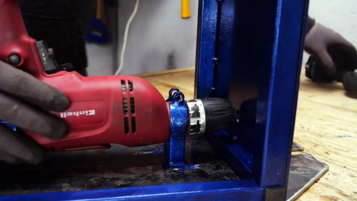 Как сделать простой станок для фигурной резки металла из дрели