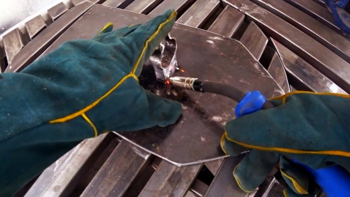 Как сделать простой станок для фигурной резки металла из дрели