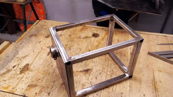 Как сделать простой станок для фигурной резки металла из дрели