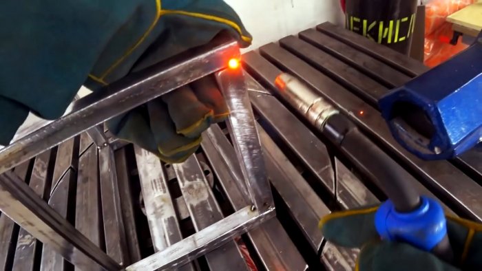 Как сделать простой станок для фигурной резки металла из дрели