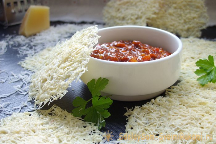 Чипсы из сыра в духовке