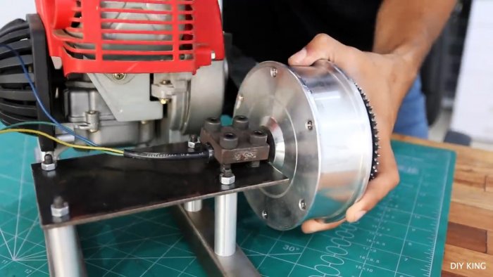 Как сделать небольшой электрический генератор из сигвея и двигателя триммера