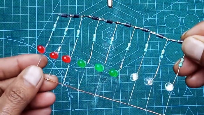 Ступенчатые Бегущие огни без транзисторов