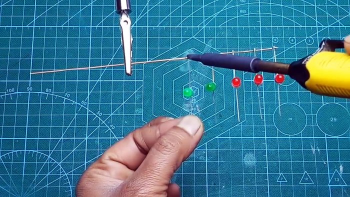 Ступенчатые Бегущие огни без транзисторов