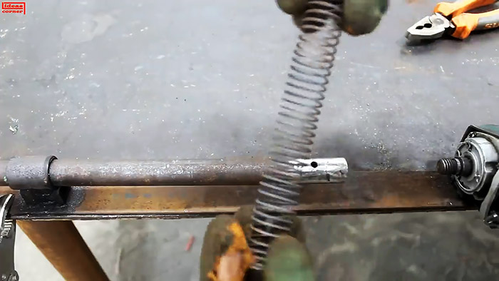 Как из редуктора болгарки сделать устройство для навивки пружин