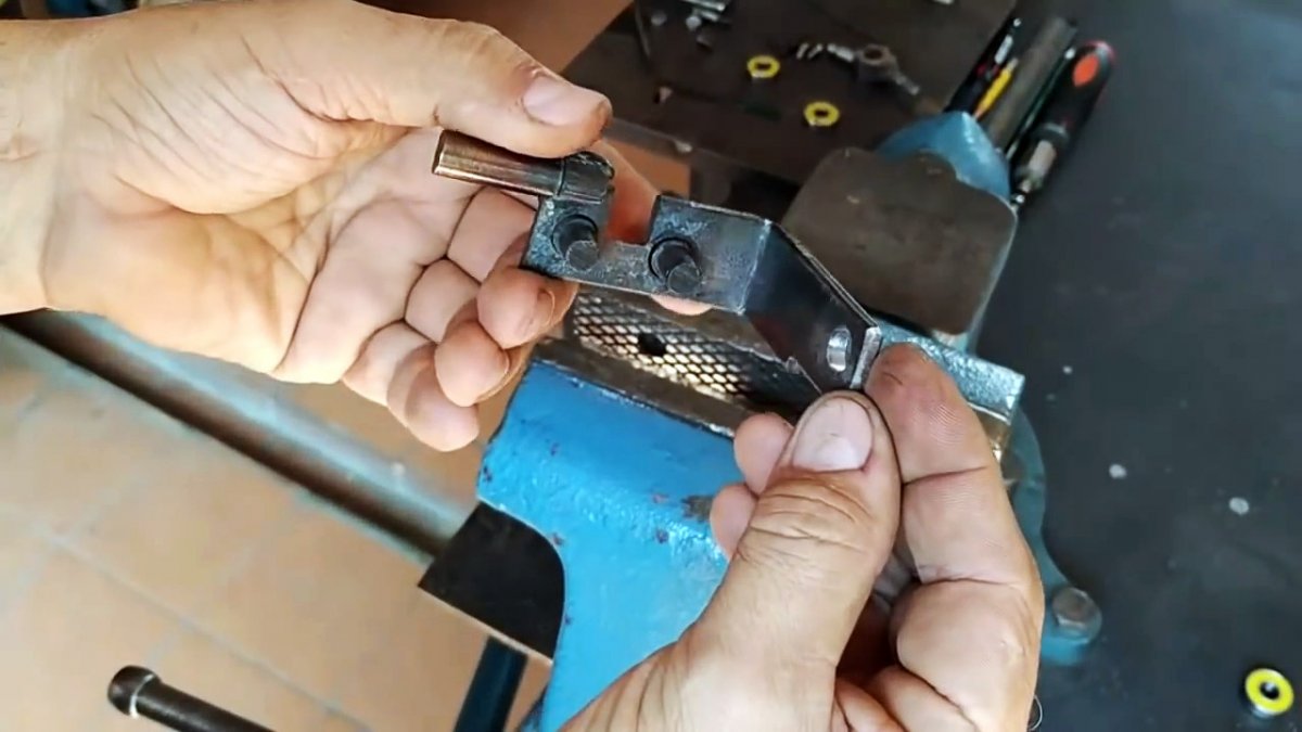 Как переделать швейную машинку в лобзиковый станок