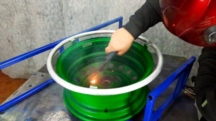 Катушка для шланга из диска и ступицы автомобиля