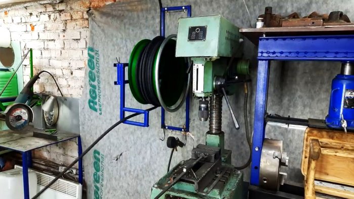 Катушка для шланга из диска и ступицы автомобиля