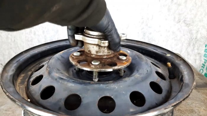 Катушка для шланга из диска и ступицы автомобиля