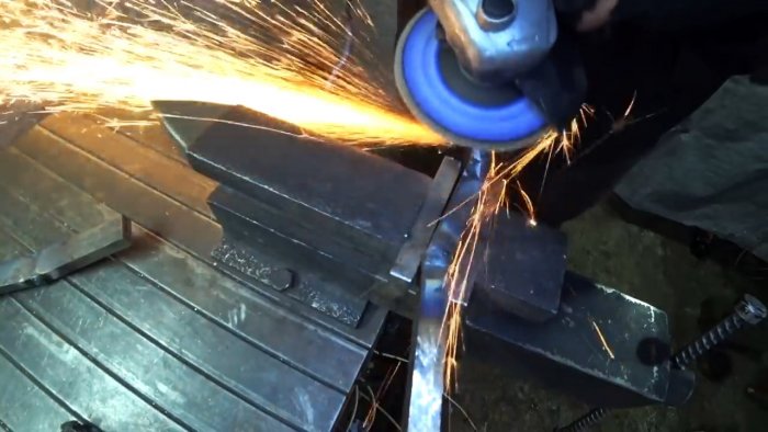 Как сделать простой станок из рельса для изготовления цепей