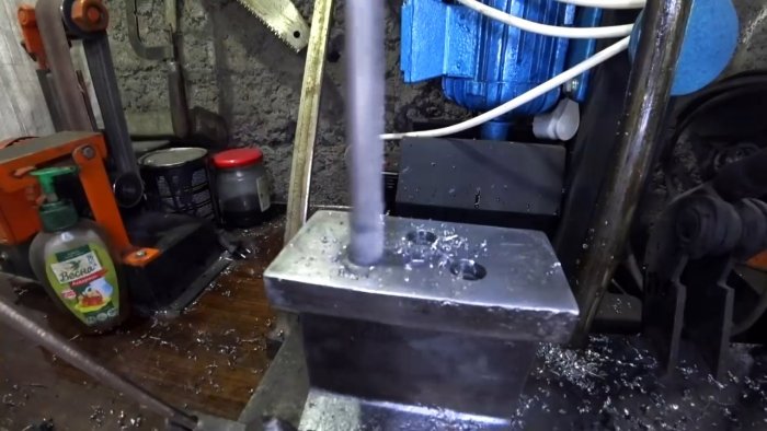 Как сделать простой станок из рельса для изготовления цепей