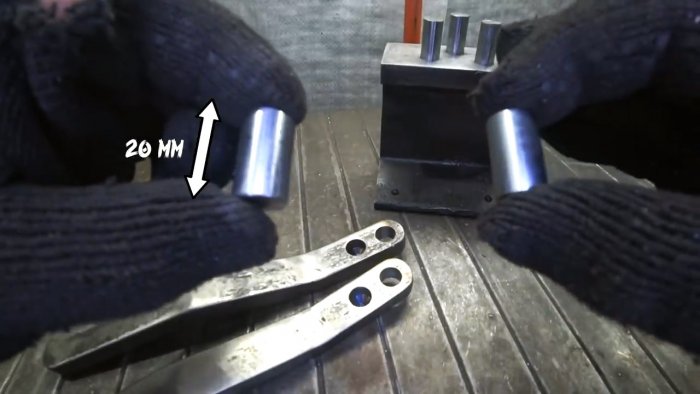 Как сделать простой станок из рельса для изготовления цепей