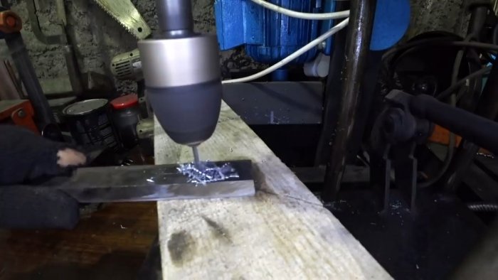 Как сделать простой станок из рельса для изготовления цепей