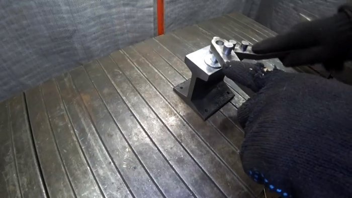 Как сделать простой станок из рельса для изготовления цепей