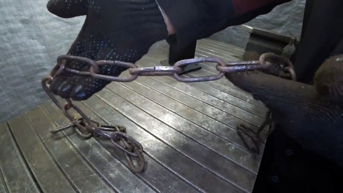 Как сделать простой станок из рельса для изготовления цепей