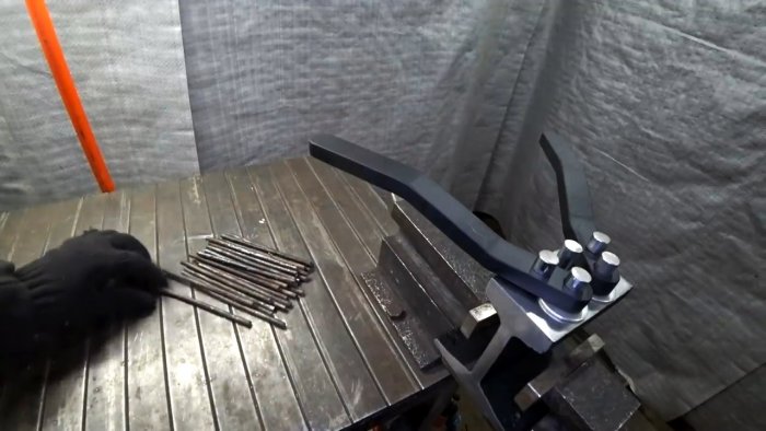 Как сделать простой станок из рельса для изготовления цепей