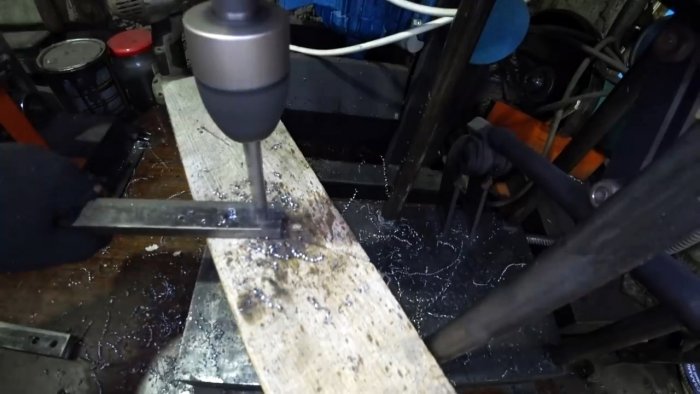 Как сделать простой станок из рельса для изготовления цепей