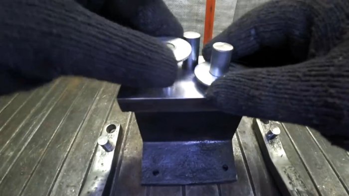 Как сделать простой станок из рельса для изготовления цепей