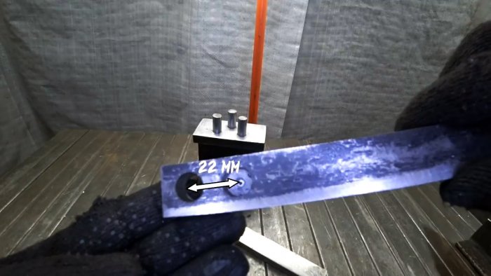 Как сделать простой станок из рельса для изготовления цепей