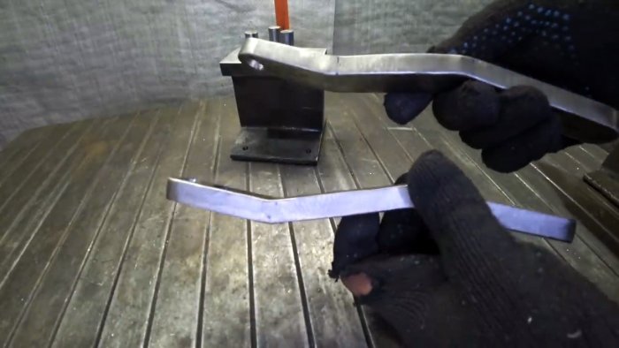 Как сделать простой станок из рельса для изготовления цепей