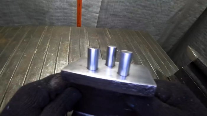 Как сделать простой станок из рельса для изготовления цепей