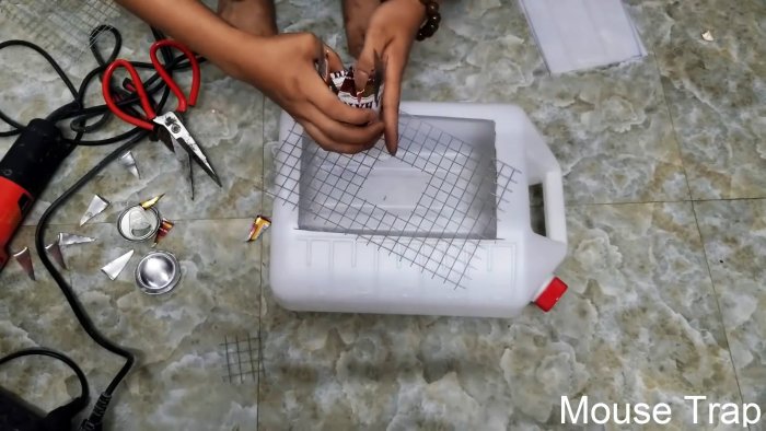 Мышеловка из пластиковой канистры