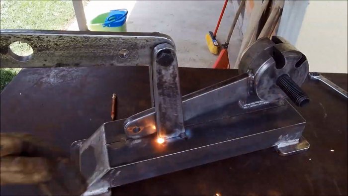 Как сделать мощный рычажной нож по металлу