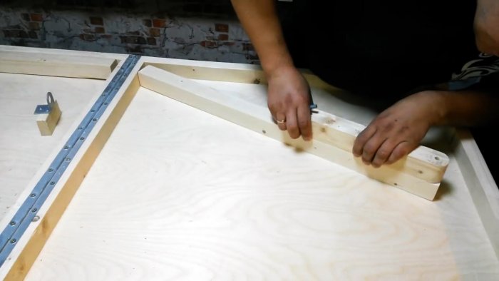 Как сделать устойчивый раскладной туристический столик своими руками