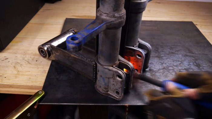 Как сделать отрезной станок из болгарки и старых амортизаторов